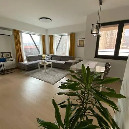Luxurious And Spacious In Diamond Garden Building *