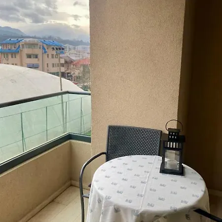 Luxurious And Spacious In Diamond Garden Building Appartement