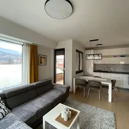 Luxurious And Spacious In Diamond Garden Building *